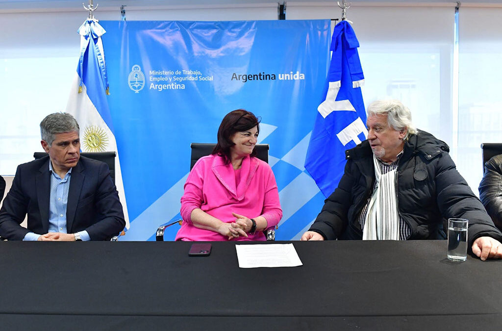 Alivio fiscal para petroleros de YPF y Opessa: firman nuevas exenciones en Ganancias