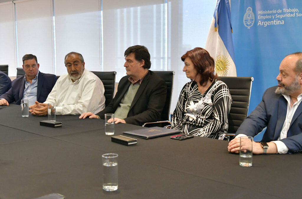 Sanidad firmó con Trabajo la exención de Ganancias para varias de sus categorías