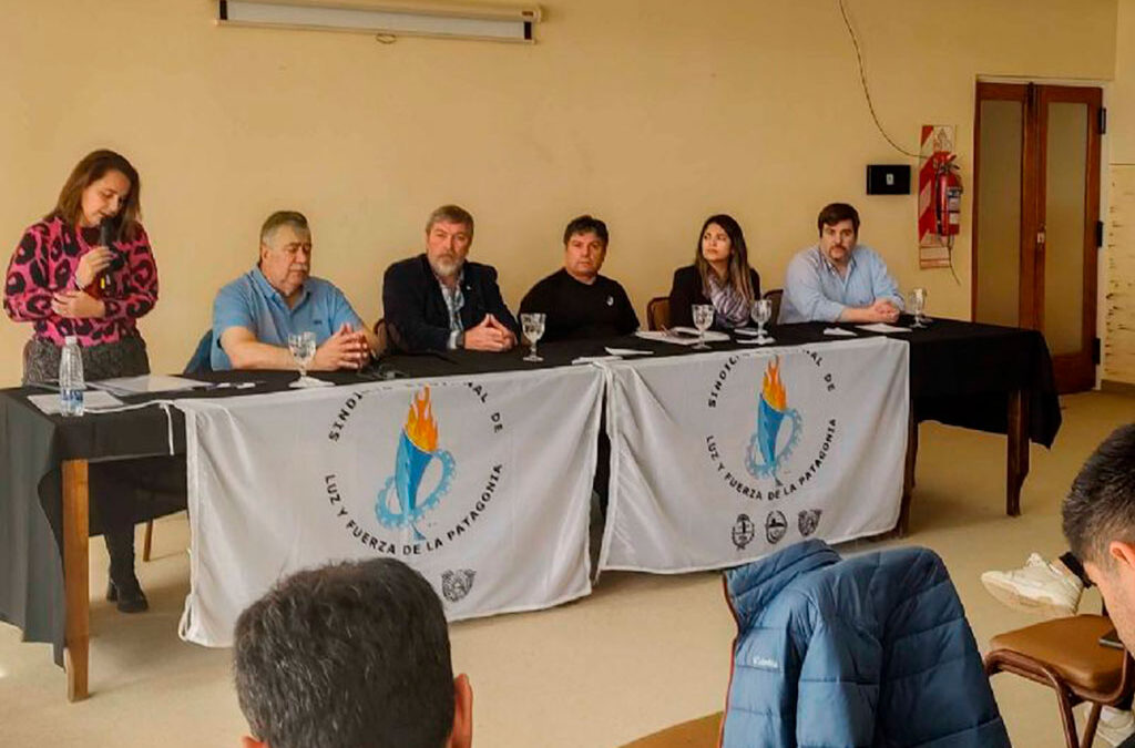 Firma de convenio específico entre la UTN Facultad Regional Santa Cruz y el Sindicato Regional de Luz de la Patagonia