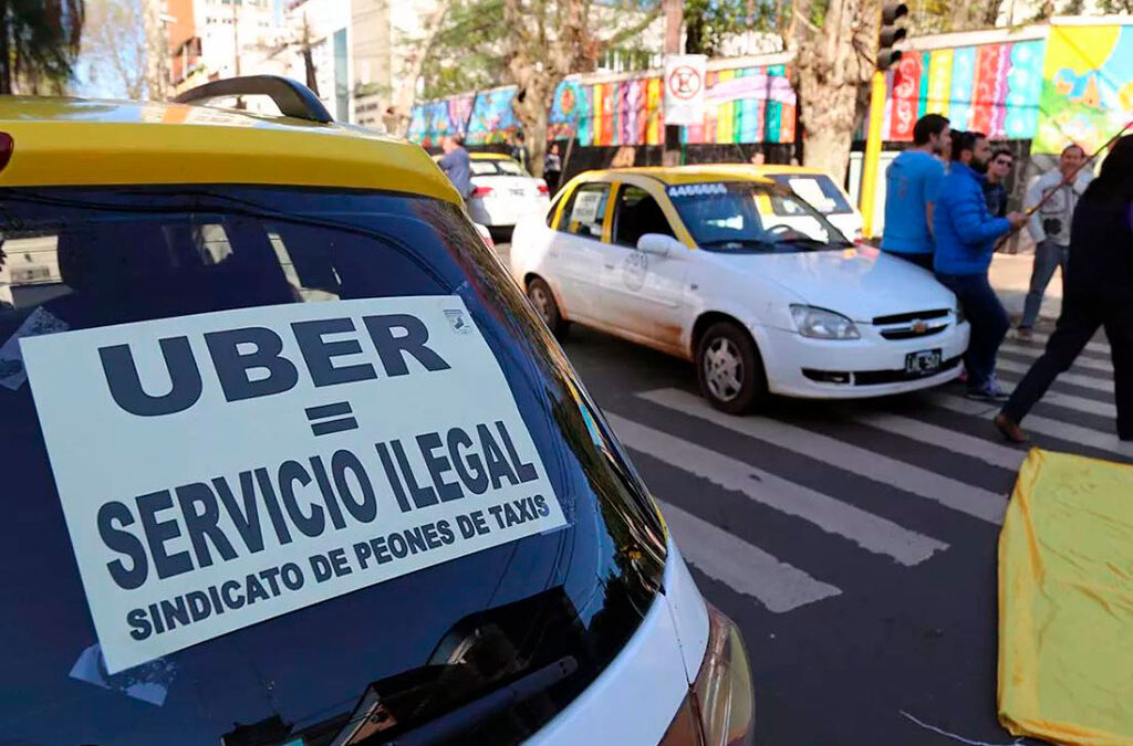 Federación de taxistas celebró decisión de Gobierno tucumano de prohibir a Uber y Cabify: «Esas plataformas deben inevitablemente acoplarse a las leyes vigentes para poder funcionar en el país»