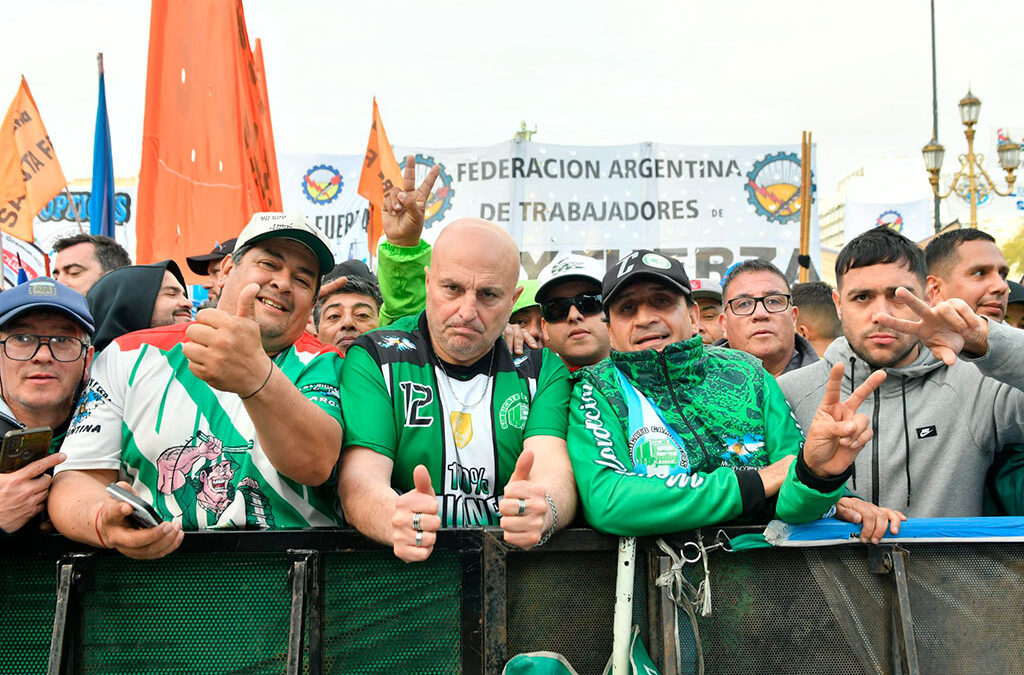 La CGT y las CTA movilizaron al Congreso para empujar la eliminación de Ganancias: «Lo estamos defendiendo en la calle»