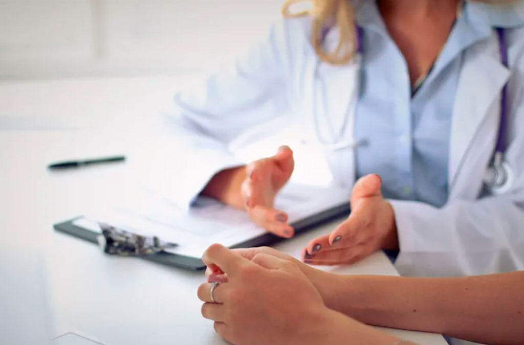 Médicos cobrarán un bono por las consultas de prepagas y obras sociales
