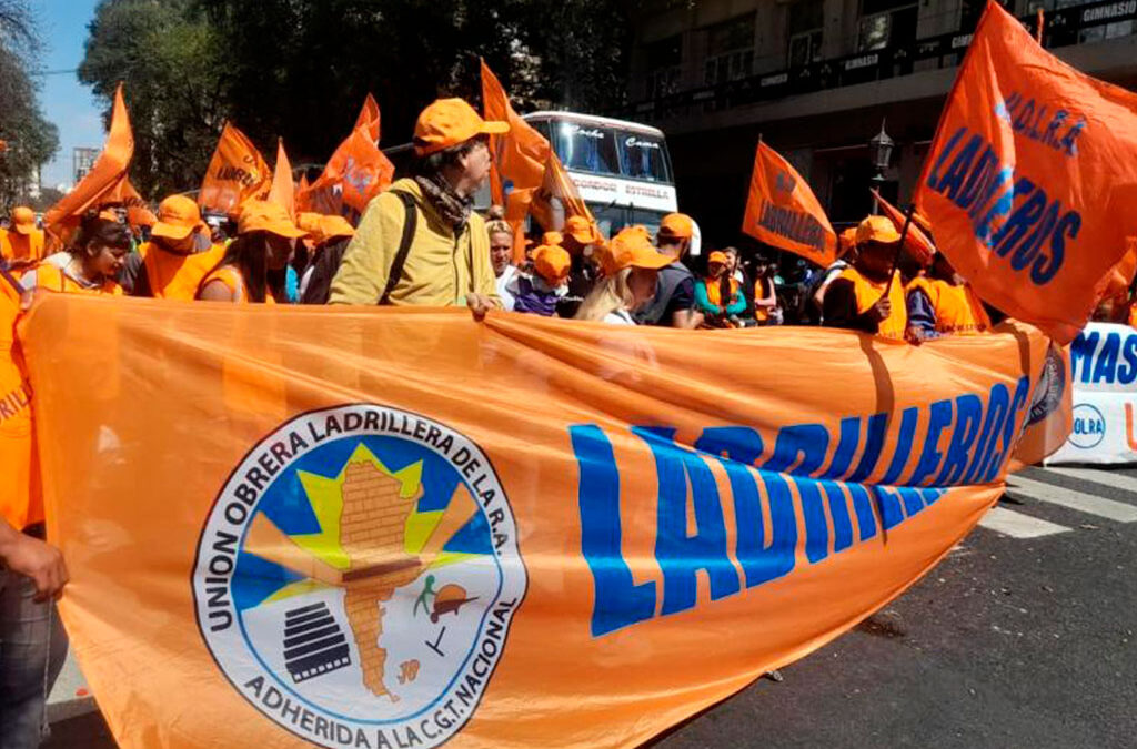 La UOLRA estuvo presente en la marcha de apoyo de la CGT a las medidas de Sergio Massa