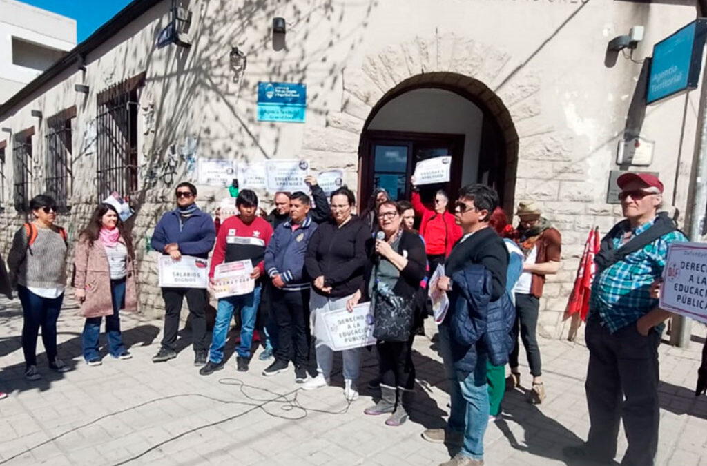 Docentes salieron en defensa de la educación pública en Roca, a días de elecciones en Unter