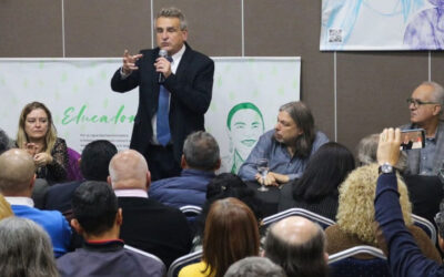 Rossi encabezó un plenario de docentes de las universidades: «La mejor manera de ganarle a la ultraderecha es con el debate»