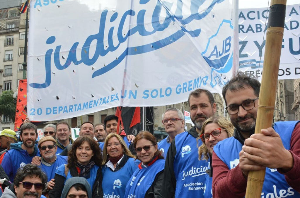 Los judiciales continúan con los reclamos para obtener la negociación colectiva