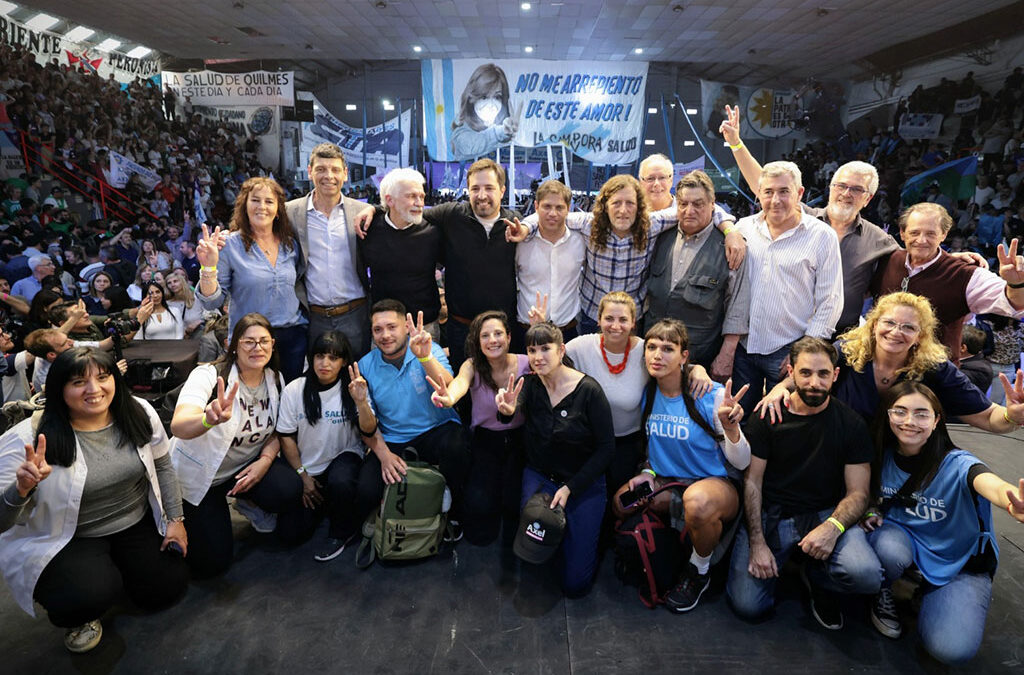 Gremios de salud respaldaron la candidatura de Kicillof con un masivo acto en La Plata