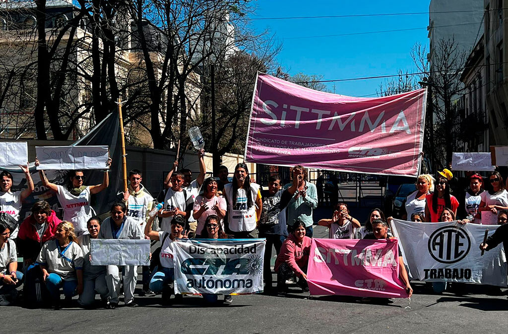 Trabajadores de maestranza reclaman mejoras salariales y piden la intervención del ministerio