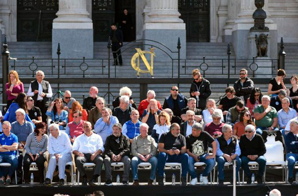 La CGT apuntó a Javier Milei por desatar la corrida cambiaria: «Hay que meterlo en cana por sedición y desestabilización»