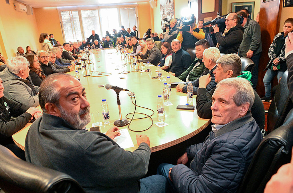 En medio de la tensión cambiaria y económica, este jueves se reúne la mesa chica de la CGT