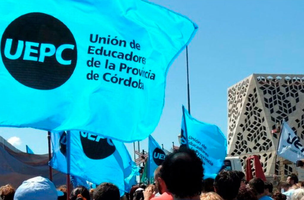 Docentes cordobeses acordaron la implementación de la cláusula de revisión automática