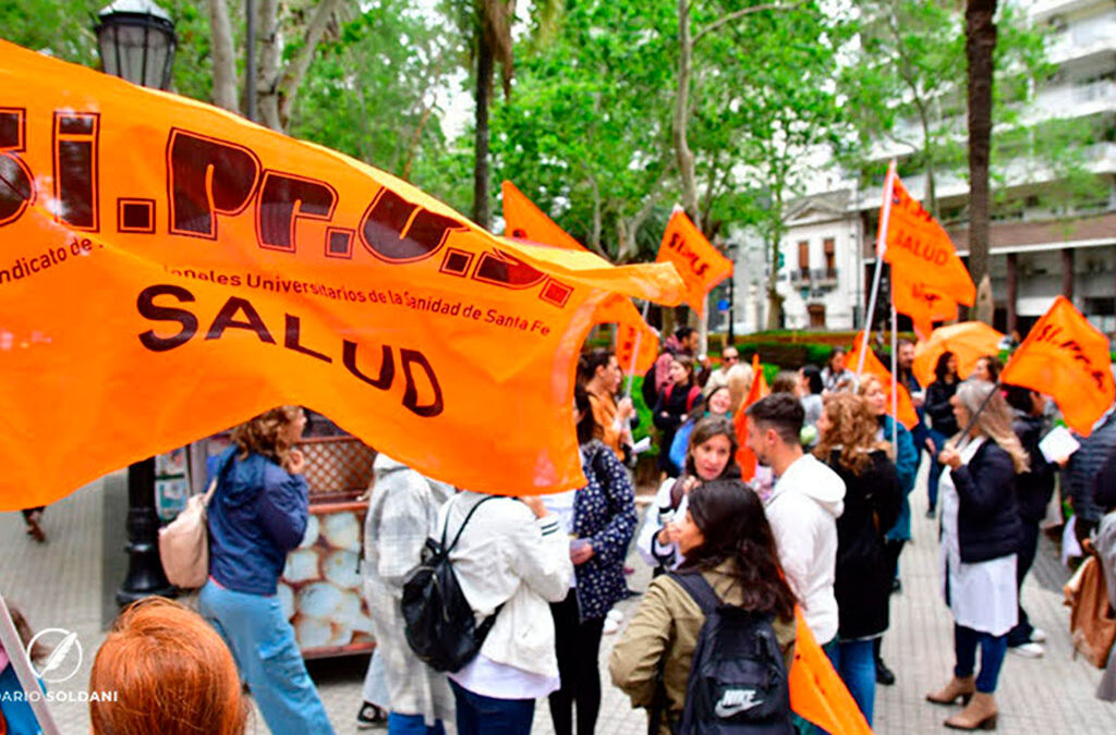 Profesionales de la salud pública lanzaron un paro de 48 horas
