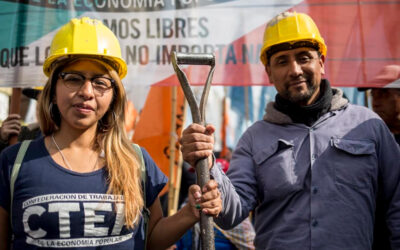 En diez provincias hay más empleo popular que trabajo privado registrado