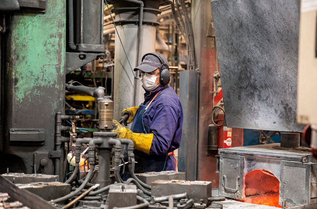 El empleo industrial volvió a crecer en agosto y acumula 25 meses de incremento acumulado