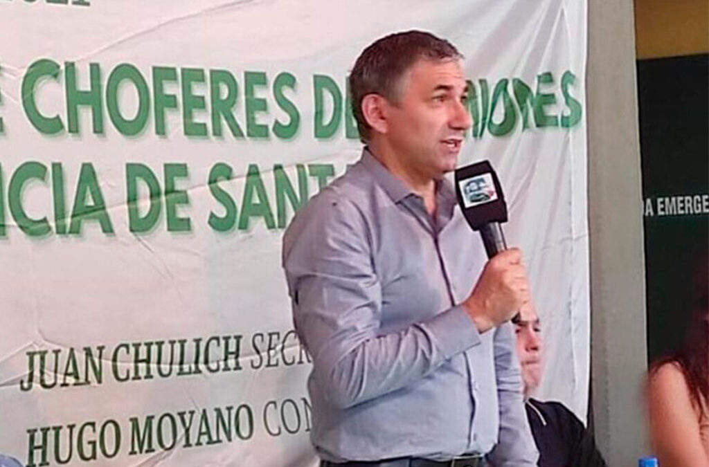 Polémica entre el moyanismo y los camioneros que firmaron un convenio flexibilizado y con sueldos del 50%