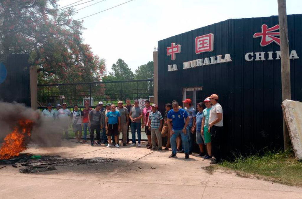 Corrientes: La Federación de la Carne entra en conflicto con el frigorífico «La Muralla China» porque despidió a 100 trabajadores y aseguran que «no liquidó los contratos como corresponde»