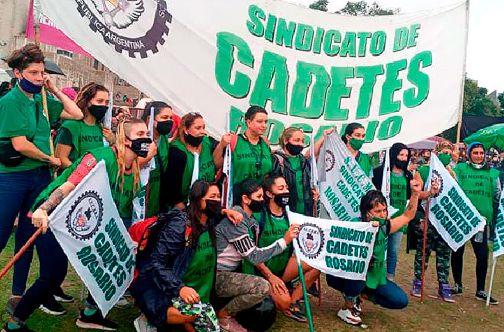Cadetes locales acompañan la medida del Gobierno que apunta a mejorar sus condiciones laborales