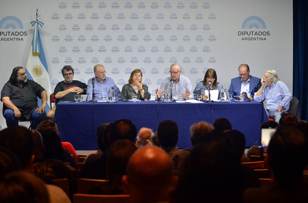 Yasky, Gollán y otros diputados del FdT presentaron un proyecto de ley para detectar, evaluar y eliminar el asbesto instalado