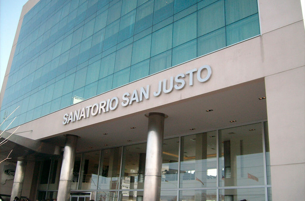 Protesta de los trabajadores del sanatorio de Camioneros en San Justo por falta de pago de sueldos