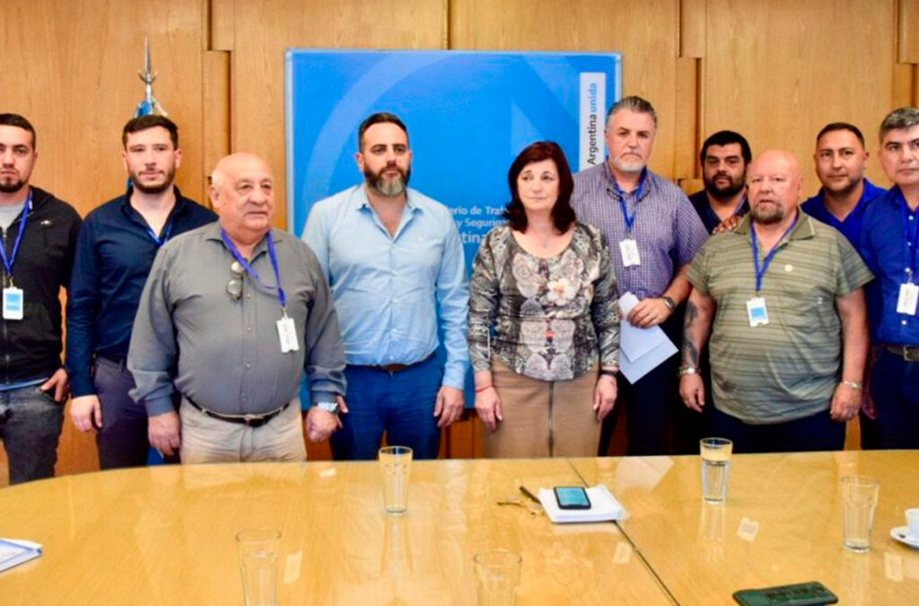 Un conflicto portuario en Santa Fe con gremios, el gobierno y un dirigente de Milei en el medio