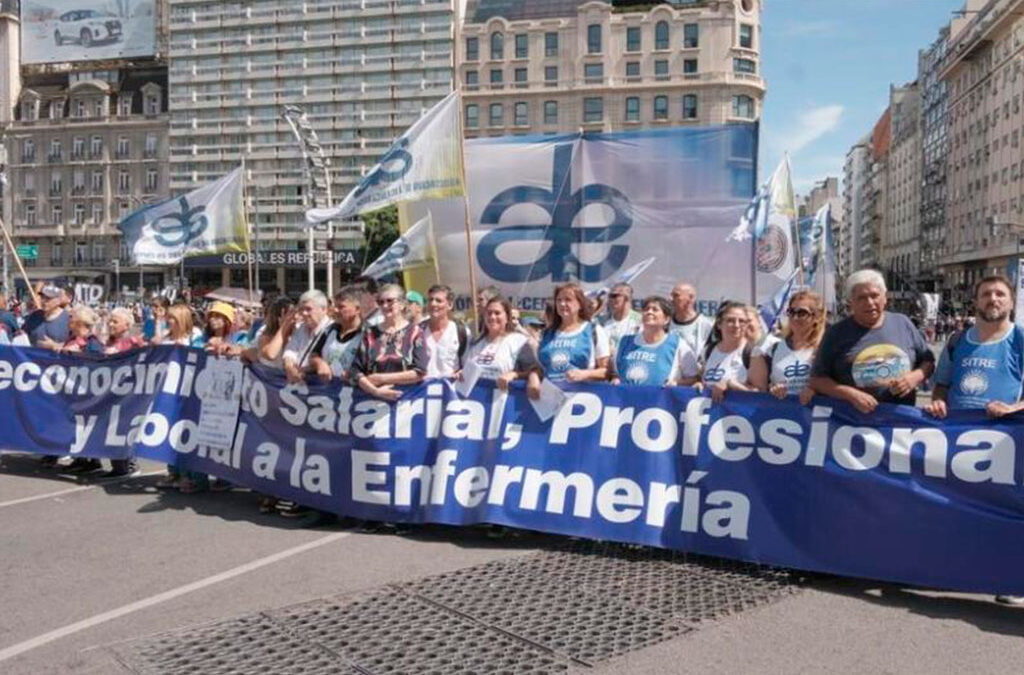 Enfermeros convocan a una protesta en rechazo a Milei y en defensa del reconocimiento de la actividad