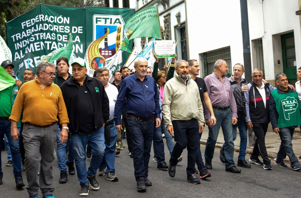 Gremios de Alimentación se declaran en «estado de alerta» por falta de acuerdo en paritarias