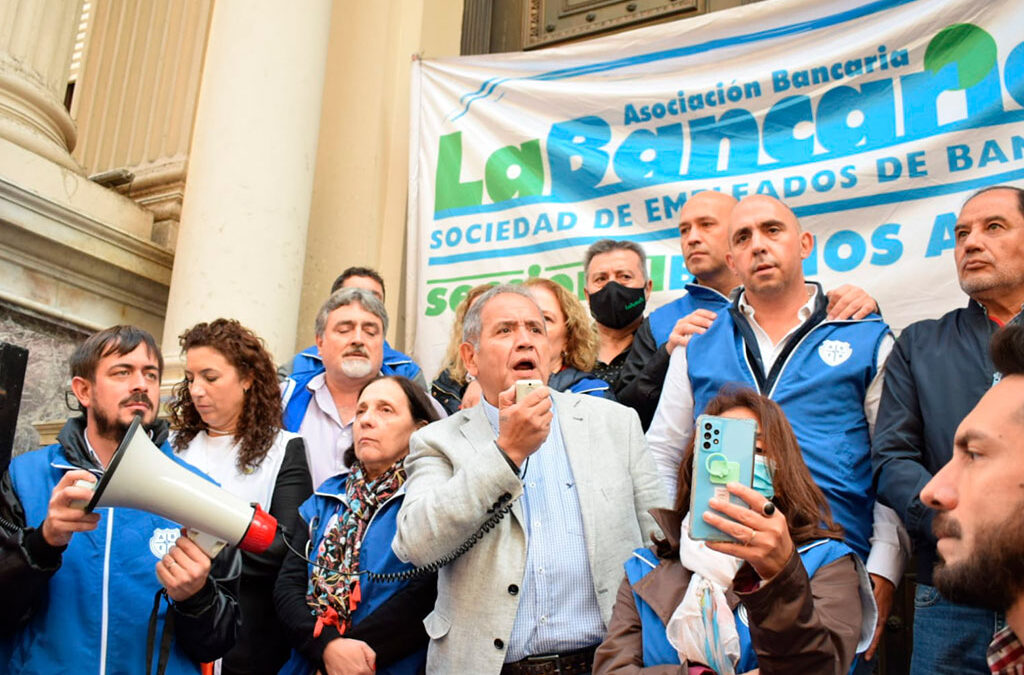Bancarios en alerta ante el pedido de provincias de derogar la ley de Ganancias