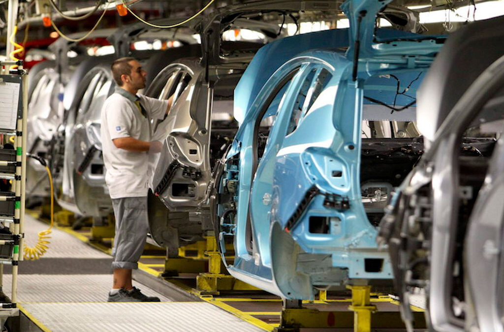 Nissan y Mercedes Benz anuncian planes de retiro voluntario tras los anuncios de Milei