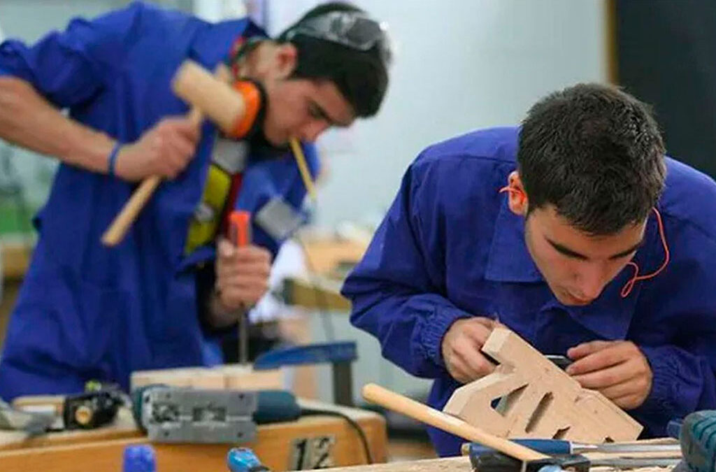 La tasa de desempleo bajó al 5,7% en el tercer trimestre de 2023