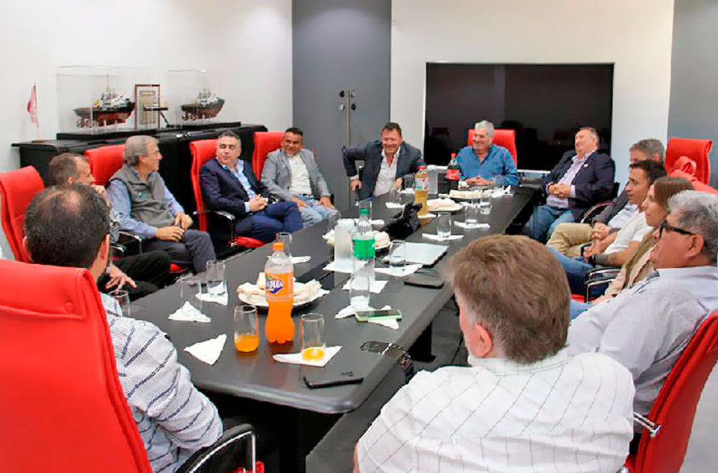 El polo gremial, económico y político del Cordón Industrial debate sobre la denominada Hidrovía
