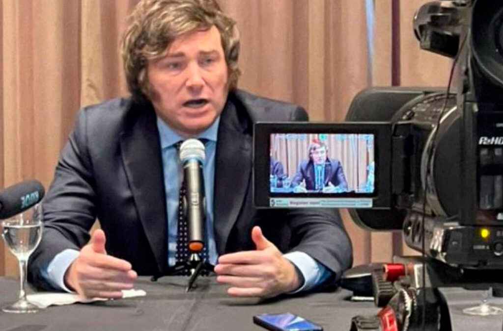 Empresarios celebran la desregulación de la economía por decreto: una «oportunidad histórica»