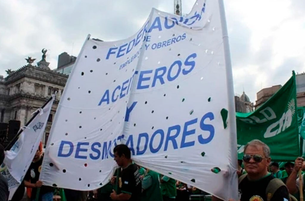 Unidad Obrera Aceitera Anuncia Marcha y Exige Paro Nacional en Respuesta al DNU de Milei