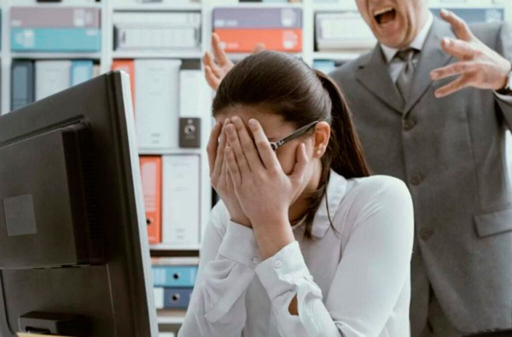 Uno de cada cinco trabajadores sufre violencia o acoso laboral: cuáles son las principales víctimas