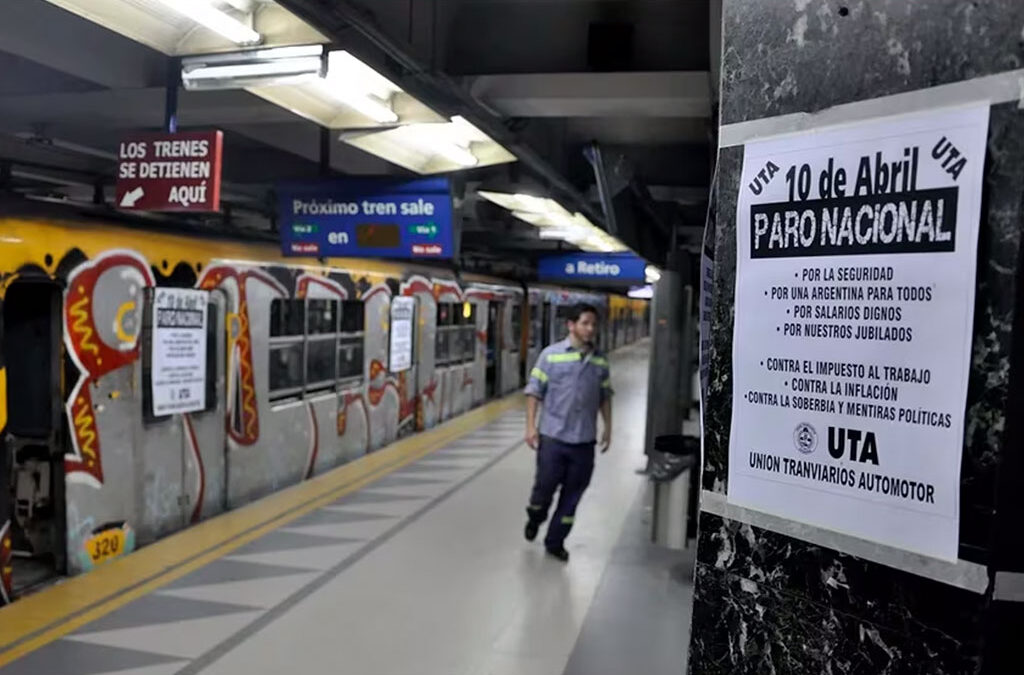 Reforma laboral en el DNU de Milei: límites a la huelga, nuevo sistema de indemnizaciones y golpe a la recaudación sindical