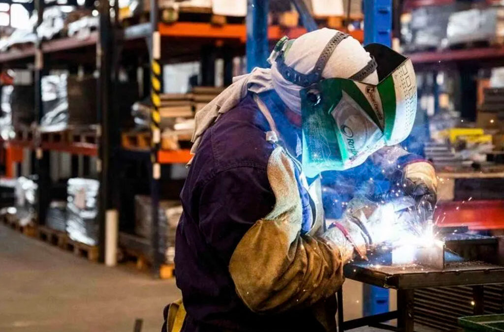 Los principales puntos de la reforma laboral: golpe a los sindicatos y límites a los paros