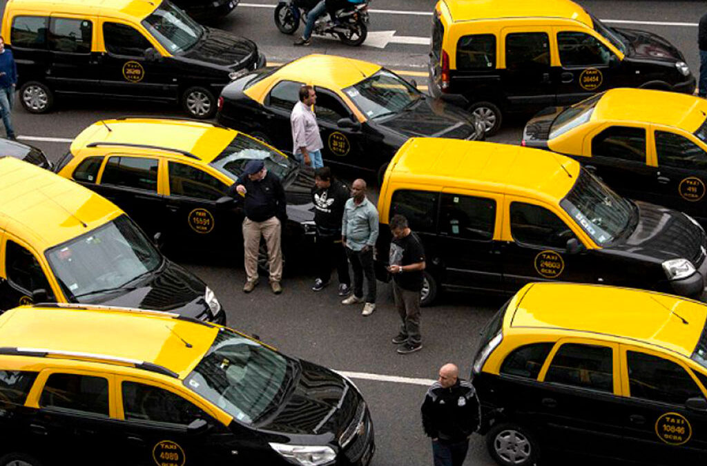 Peones de Taxis, en estado de alerta y movilización: «Los derechos y la dignidad no se arrasan por decreto»