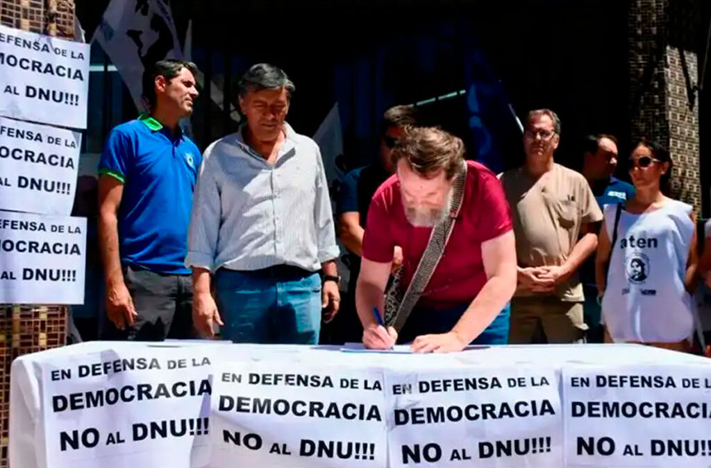 DNU de Milei: el frente gremial de Neuquén presentó un amparo colectivo contra el gobierno nacional