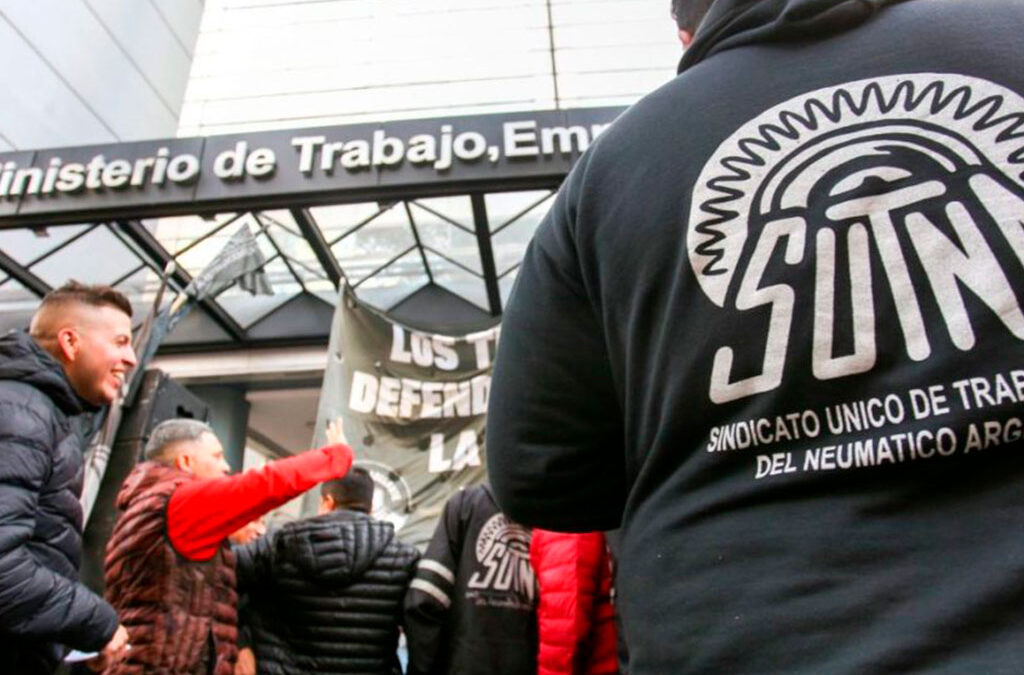 Despidos en Bridgestone: tras el primer día de paro, trabajo recibirá al sindicato del neumático