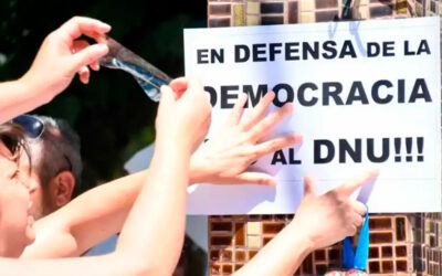Un juez federal de Neuquén admitió un amparo contra el DNU de Milei y lo envió a Buenos Aires