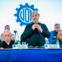 Los trabajadores metalúrgicos temen por despidos mientras cobran el último aumento antes de la paritaria