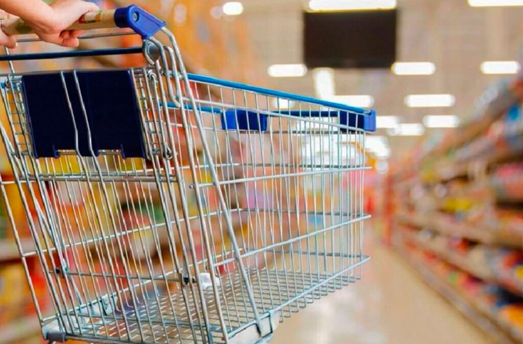 Preocupación por el derrumbe de salarios: advierten que en sólo un mes los trabajadores pierden cerca del 15% de poder adquisitivo.