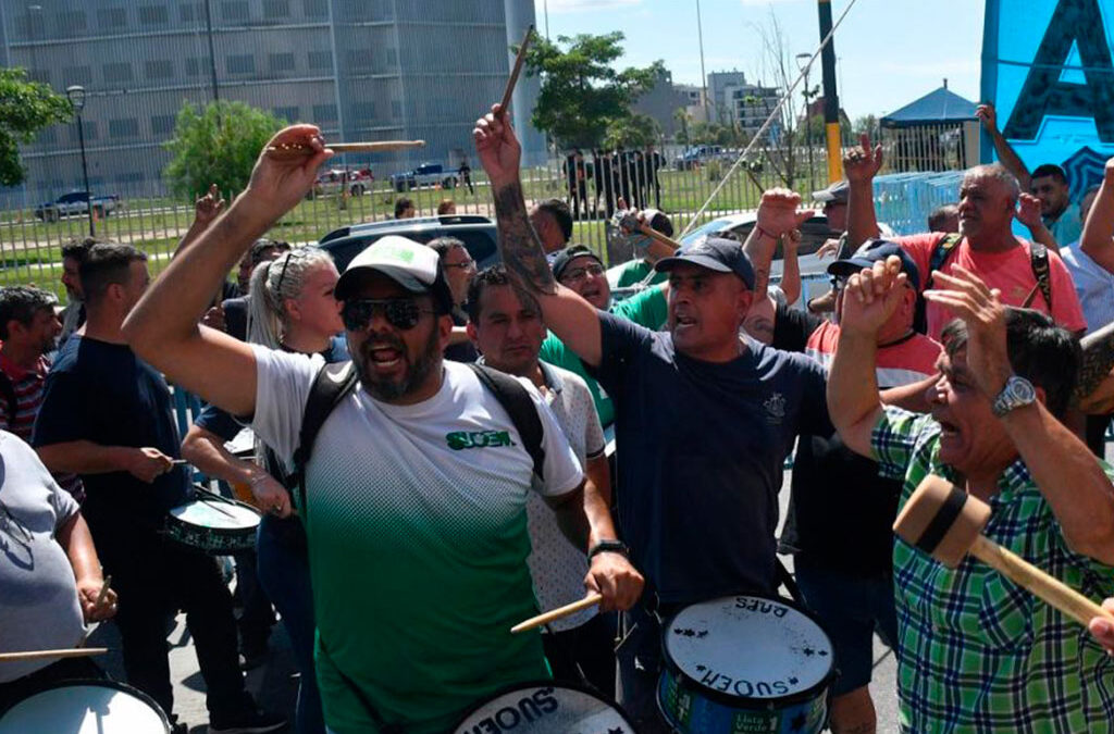 Despidos: la marca de la era Milei se expande también en las provincias