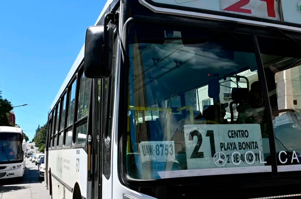 Levantaron el paro del transporte en Bariloche y vuelven a circular los colectivos.
