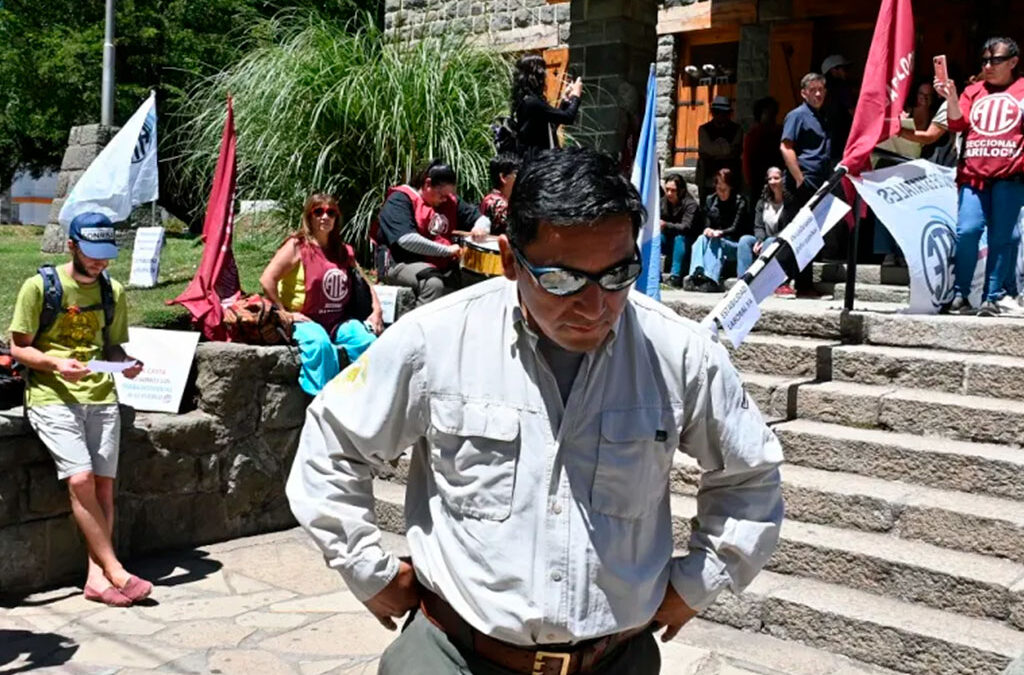 Trabajadores de Parques Nacionales repudiaron en Bariloche el DNU y reclaman estabilidad