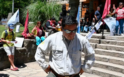 Trabajadores de Parques Nacionales repudiaron en Bariloche el DNU y reclaman estabilidad