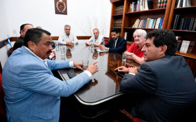 Cumbre de las 62 Organizaciones Peronistas con senadores de Unión por la Patria para garantizarse que rechacen el DNU del Gobierno