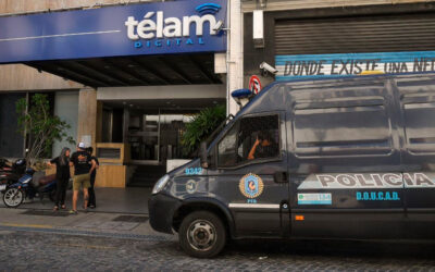El Gobierno envió policías a las puertas de los medios públicos nacionales: «No puede dejar de leerse como una intimidación y representa una amenaza para la libertad de expresión»