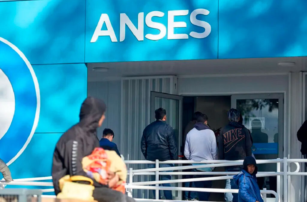 Denuncian más de 320 «despidos arbitrarios» del Gobierno en Anses