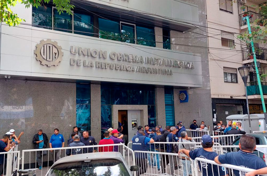 La UOM pactó un incremento del 25,5% para enero y se convirtió en el segundo gremio gigante en sumarse al esquema de paritarias mensuales