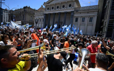 Las centrales sindicales aspiran a canalizar la bronca con el plan de Milei